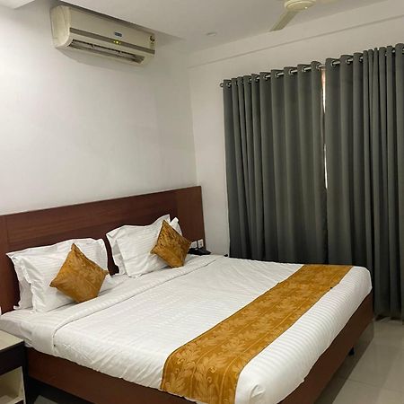 Kallada Sangeetha Hotels Thrissur Buitenkant foto