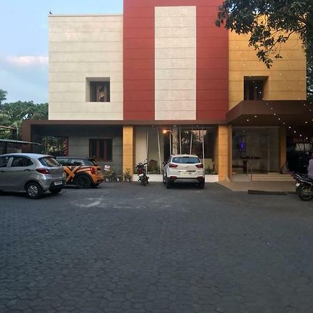 Kallada Sangeetha Hotels Thrissur Buitenkant foto