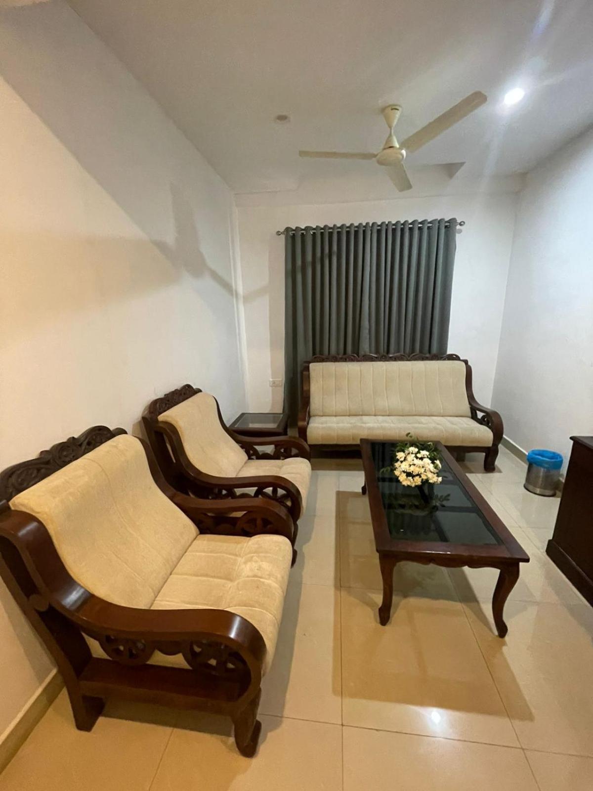 Kallada Sangeetha Hotels Thrissur Buitenkant foto