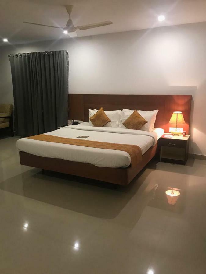 Kallada Sangeetha Hotels Thrissur Buitenkant foto